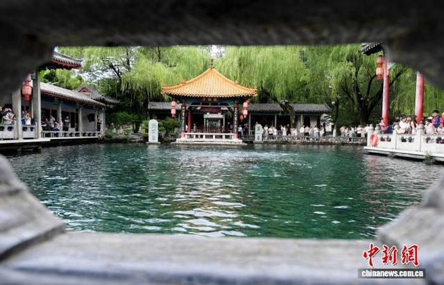 山东济南：趵突泉“水涌若轮”美景重现