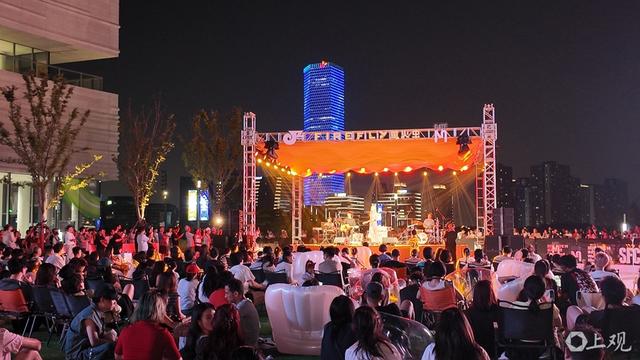 开业不到一年，西岸梦中心缘何成为上海“水岸+夏日夜经济”扛把子