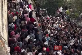 八达岭长城假期“人山人海”？景区：未到限流标准，游客也可选择夜游长城图片