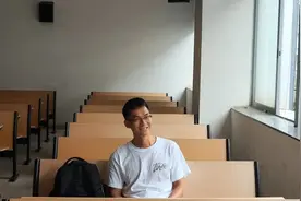 为清华复读15年，唐尚珺同学称曾在作文中支持他，老师给了高分图片