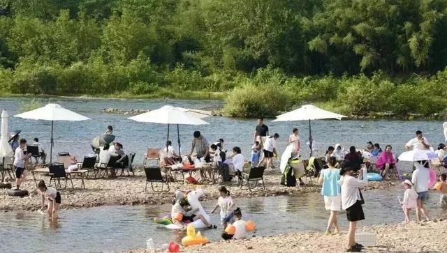 秋游六安看彩林 冬来滑雪泡温泉