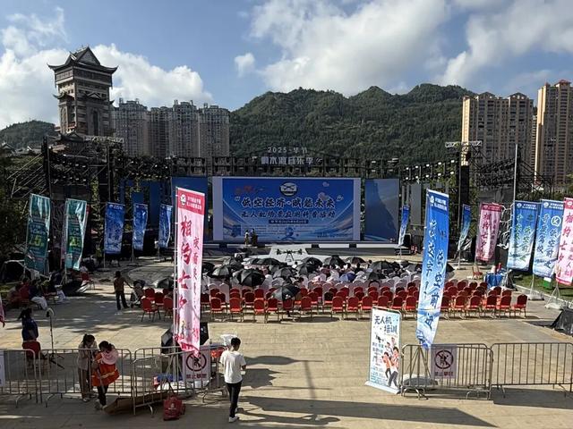 “空中能手”现身同心公园！