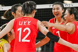 开门红！中国女排3:2战胜卫冕冠军美国女排图片