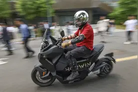 车企争相布局，电动摩托车会是通勤新主力吗？图片