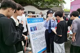 赣州市赣县区公安局：守护樱花旅游节 禁毒宣传不停歇图片