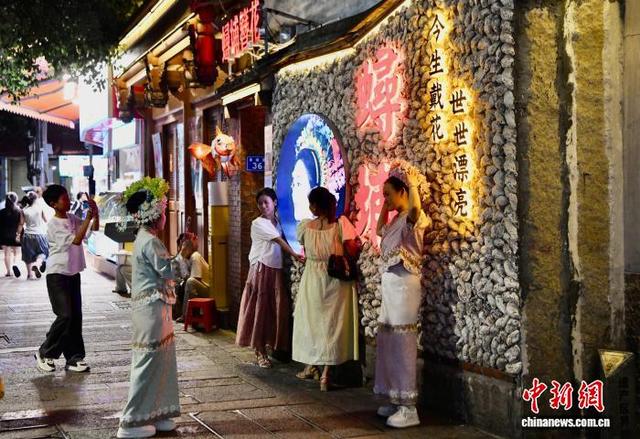 福建泉州：千年古街烟火味浓