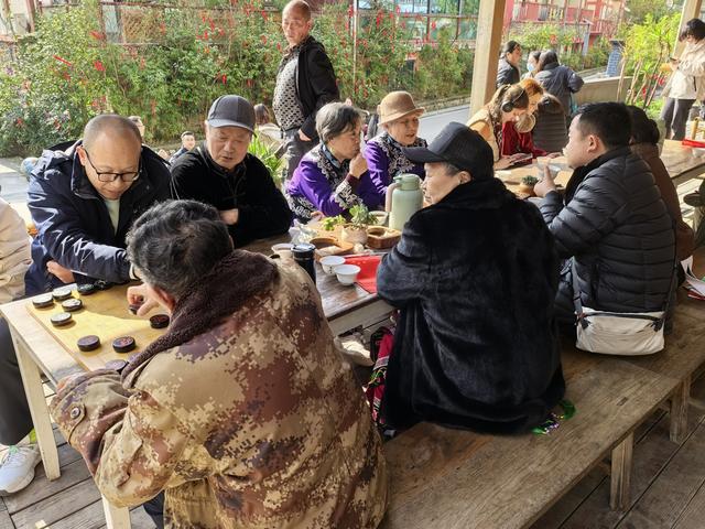 13年免费给村民和游客熬茶喝，映秀“会客厅”温暖更多人