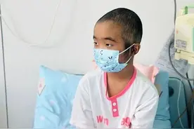 哥哥摆摊卖扇子为她治病 9岁的瑶瑶骨髓移植成功转入普通病房图片