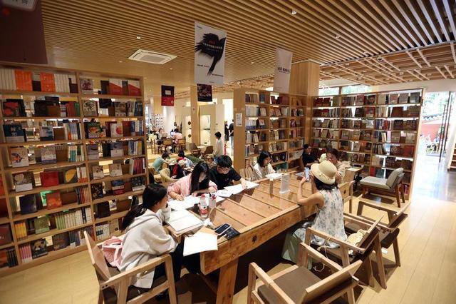 新型文化空间丨昆明市百里·春秋城市会客厅：“老场馆”焕发新面貌