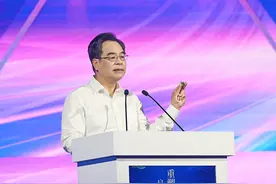 这场报告会上 武汉光谷多家上市公司携最新产品集体亮相图片