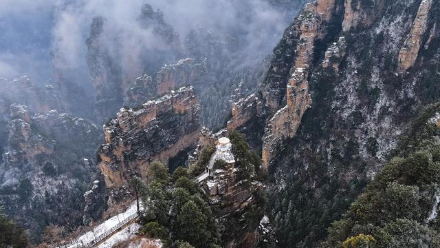 千山沐雪，万木凝霜——杨家界雪后美景迎客来