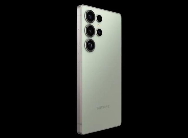 曝三星Galaxy S26 Ultra屏幕更大，三折叠10月发