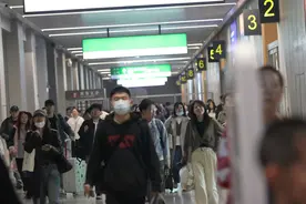 进入返程客流高峰，今日全国铁路预计发送旅客1986万人次图片