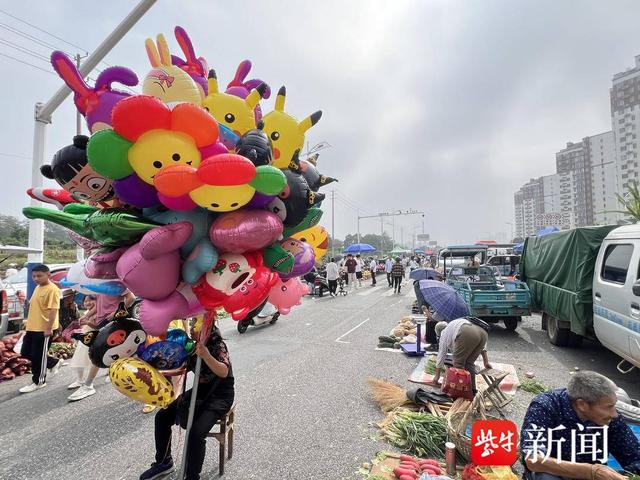 南京市民自驾1小时到滁州“赶集”沿街逛吃