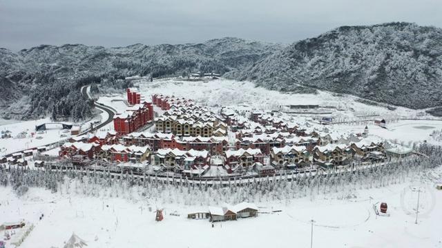 银装素裹南天湖 冰雪美景醉游人