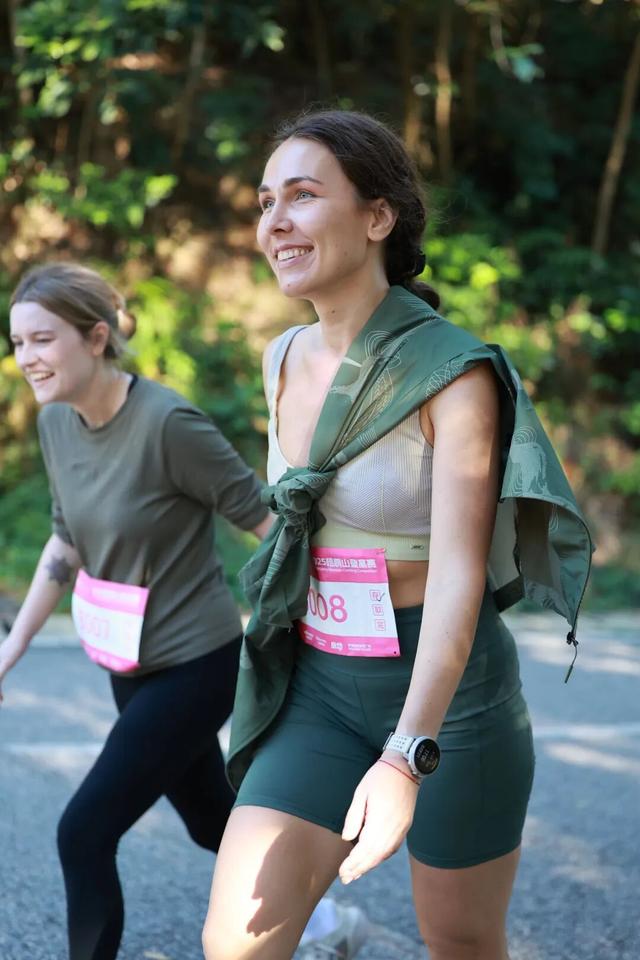 三大世界冠军助阵！直击2025梧桐山登高赛！