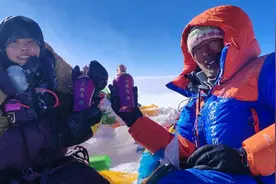 紫气东来！中原玫瑰三次登顶珠峰，成就河南第一人！图片