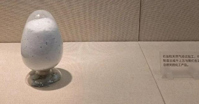 深圳博物馆玻璃罩里的这些“破烂”，看哭千万打工人！