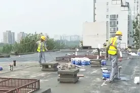 高温下的坚守｜滴汗成水，致敬！城市“守护者”图片