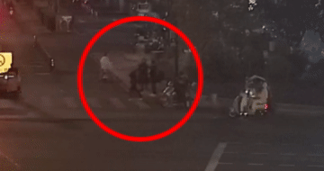 00后姑娘约会路上救助摔倒老人