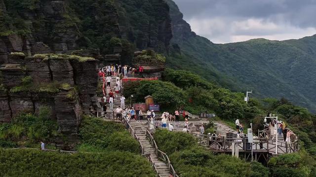 这里25℃还送溪水清凉！梵净山凭“凉”出圈