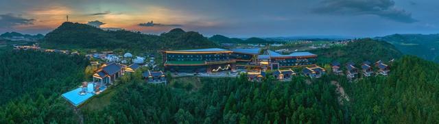 龙里云从朵花： “云”中沐浴 康养仙境