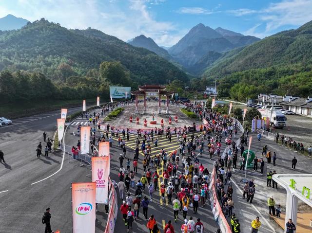 挑战黄山，顶峰相见！第二十一届中国黄山登山大会成功举办