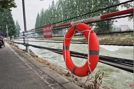 激流“砸车侠”成功救援背后还有TA：河岸沿线每200米配备一套公益救生设备图片