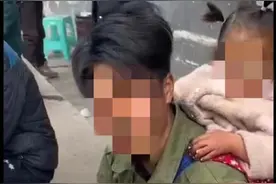 男子自曝“被妻抛弃带小孩捡垃圾生活” 警方：夫妻为引流编造演绎悲惨情节被罚图片