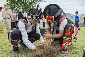 中老铁路上点燃“团结奋进之火” 点亮脉动世界的元江图片