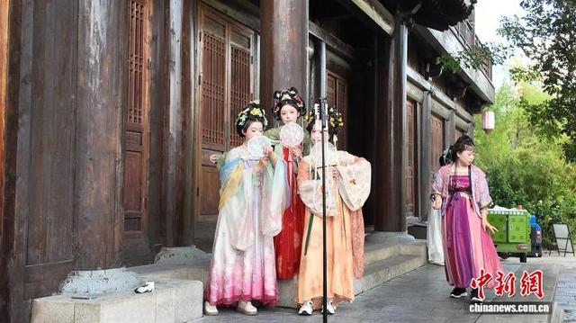 河南洛阳：洛邑古城汉服热