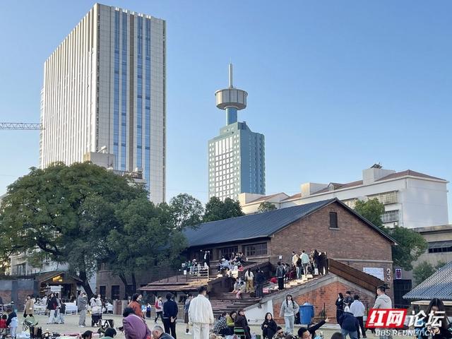 机油未冷，茶烟正起：在曙光茶厂与历史共饮