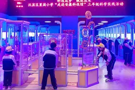 汉滨区果园小学学生走进安康科技馆开展科学实践活动图片
