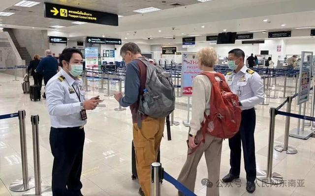 印度暴发疫情，死亡率高达75%，尚无疫苗！泰国普吉机场大量印度游客入境观光	，正向疾控部门寻求指导