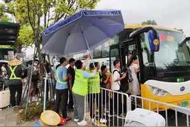 护航全国游泳冠军赛，深圳龙岗这群人全力以赴→图片