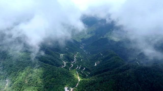 白河好“村”光 | 界岭石刻分秦楚 十八盘蜿蜒跃云巅