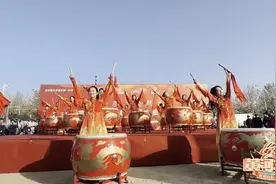 人间烟火•青岛“集”好|大集搭台 非遗唱戏 平度：传统乡村大集“杠有趣”图片