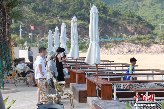 （活力中国调研行）浙南小城有“凉”方：“168黄金海岸”人气足
