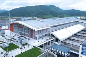 新建高铁通化站开通运营图片