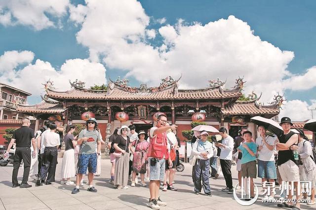 泉州百项举措暖心服务游客