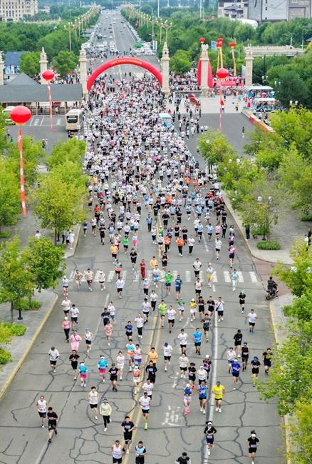 2025吉林·延边·敦化六鼎山迎“九三”莲花游园月暨“六鼎山”杯全市职工6公里环湖跑挑战赛系列活动开幕