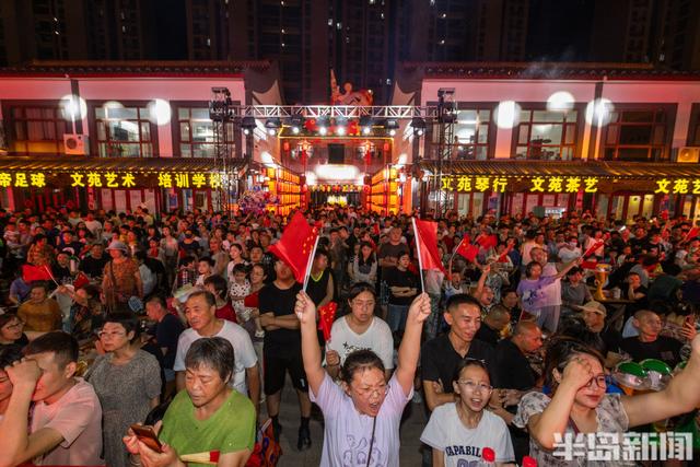 青岛最有“钱”的街区，一场烟花音乐啤酒节正在举办