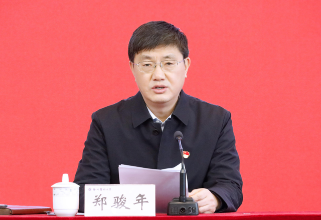 两名原副校长与在任校长，不到一个月全落马