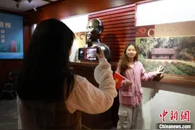 中越学生探访广西胡志明旧居 传承传统友谊图片
