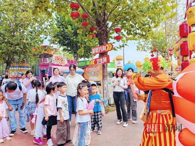 国庆假期湖北A级景区迎客2036余万人次，恩施机场出入境9成是外宾