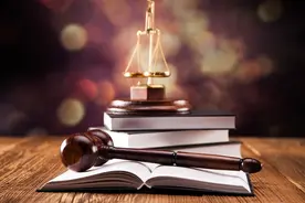 男子给足疗店认识的女子买手镯，微信转账近3万元 妻子起诉无效赠与 获法院部分支持图片