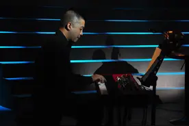 让时光如旋律般复现，紫罗兰乐队新成员夏宫演绎爵士乐图片