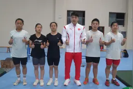 杭州亚运会举重冠军田涛回到家乡长阳图片