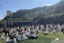 娄星区雅培幼儿园举行亲子户外游戏及彩绘帐篷活动图片