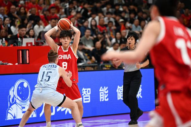 宫鲁鸣：通过集训筛选女篮人才